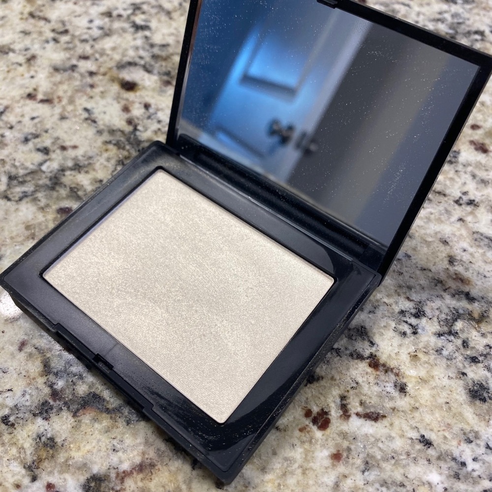 NARS Albatross Highlighter